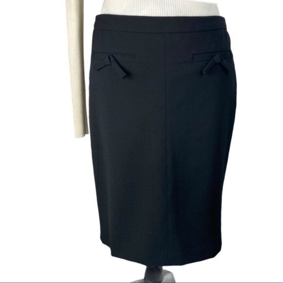 Trina Turk Women's Black Accent Bow Pleated Minimalist Pencil Skirt 4/W31 - Picture 3 of 10